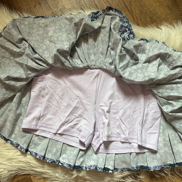 AERIE Pleated Floral Skort - Picture 2 of 3